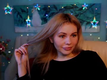Loricarroll Chaturbate stream image from December 19, 2024