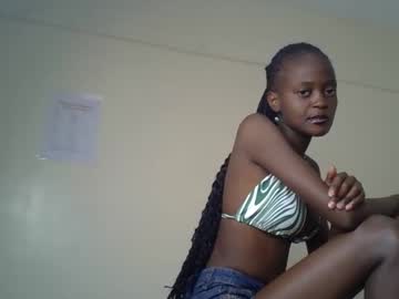 Mona_Luv Chaturbate stream image from December 19, 2024