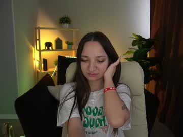 Elyslunar_ Chaturbate stream image from December 19, 2024