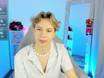 Fantasticsmile Chaturbate stream image from December 19, 2024