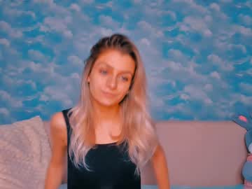 Stellamoorre Chaturbate stream image from December 19, 2024