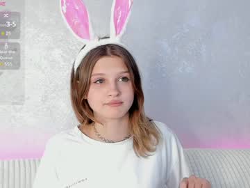 Evegoldie Chaturbate stream image from December 19, 2024