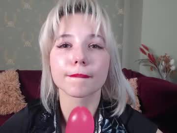 Shinyblondy Chaturbate stream image from December 19, 2024