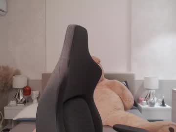 Smileyouarehere Chaturbate stream image from December 19, 2024