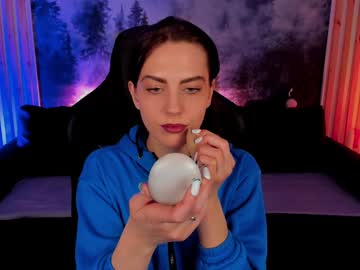 Emilywiled Chaturbate stream image from December 19, 2024
