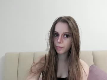 Hellybieber Chaturbate stream image from December 19, 2024