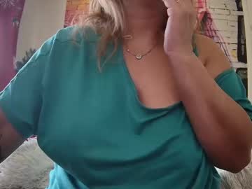 Divineblond Chaturbate stream image from December 19, 2024