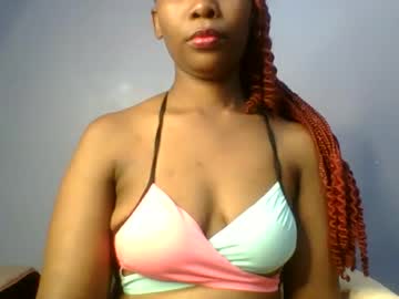 Sexie_Curvie Chaturbate stream image from December 19, 2024