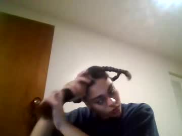 Stickydewbee Chaturbate stream image from December 19, 2024