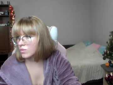Reginasmilee Chaturbate stream image from December 19, 2024
