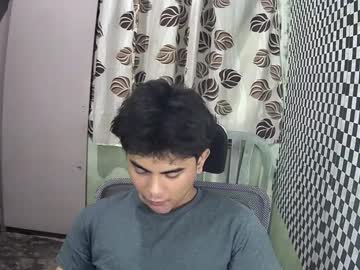 Thehugecomeback Chaturbate stream image from December 19, 2024