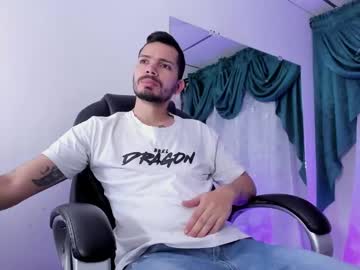 Aaron_Boy8 Chaturbate stream image from December 19, 2024