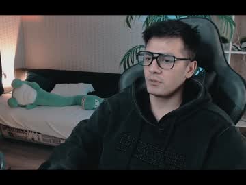 Arturmelrose Chaturbate stream image from December 19, 2024