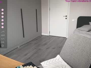 Chantwow Chaturbate stream image from December 19, 2024