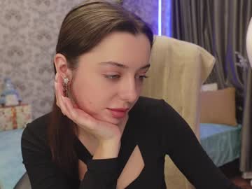 Dinacandy Chaturbate stream image from December 19, 2024