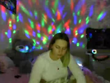 Lealove111 Chaturbate stream image from December 19, 2024