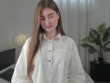 Lilly_Colins Chaturbate stream image from December 19, 2024