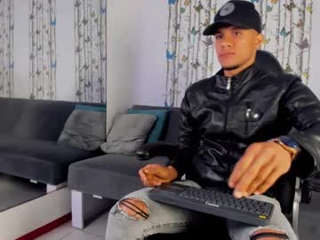 Ary_Jhomson_7 Chaturbate stream image from December 19, 2024