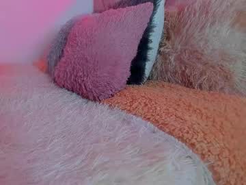 Emy_Colee Chaturbate stream image from December 19, 2024