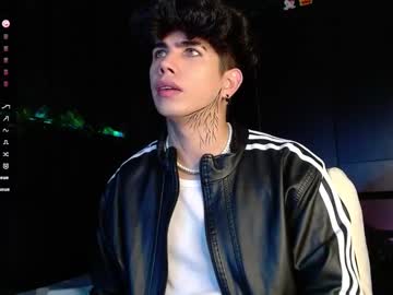 Lylebennett_ Chaturbate stream image from December 19, 2024