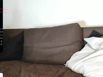 Melon_Holly Chaturbate stream image from December 19, 2024