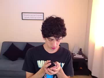 Alezandroo Chaturbate stream image from December 19, 2024