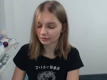 Vivien_Slender Chaturbate stream image from December 19, 2024