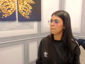 Isa_Little4u Chaturbate stream image from December 19, 2024