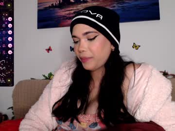 Luara_ Chaturbate stream image from December 19, 2024