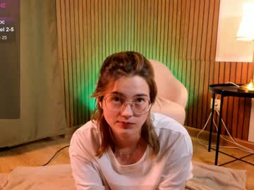 Aftoneldon Chaturbate stream image from December 19, 2024