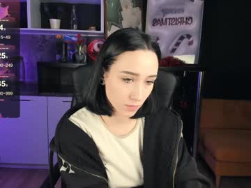 Snuggle_Lilac Chaturbate stream image from December 19, 2024
