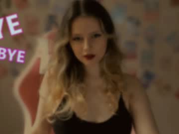 Amelienjames Chaturbate stream image from December 19, 2024