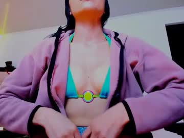 Gia_Whiite Chaturbate stream image from December 19, 2024