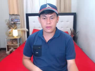 Kramerfoxx Chaturbate stream image from December 19, 2024