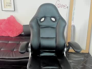 Little_Laia Chaturbate stream image from December 19, 2024