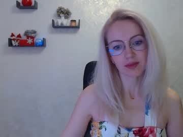 Luckcristal Chaturbate stream image from December 19, 2024