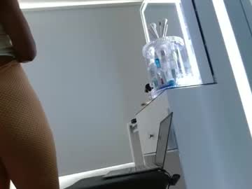 Emilymonrro Chaturbate stream image from December 19, 2024