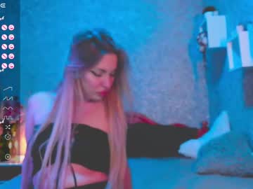 Holly_Molly8 Chaturbate stream image from December 19, 2024