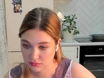 Kylieblond Chaturbate stream image from December 19, 2024