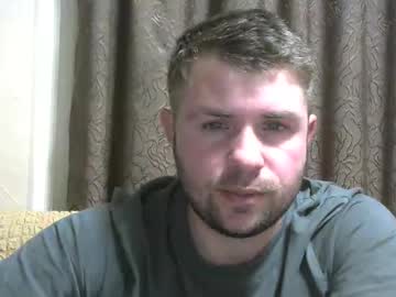 Snowyqred Chaturbate stream image from December 19, 2024
