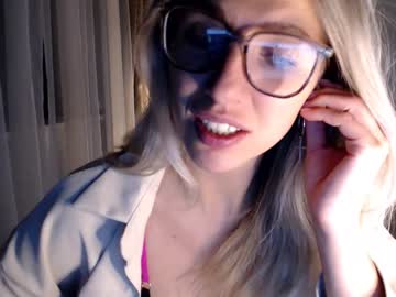 Vivica_Coke Chaturbate stream image from December 19, 2024
