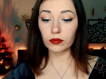 Missbeverlymills Chaturbate stream image from December 19, 2024