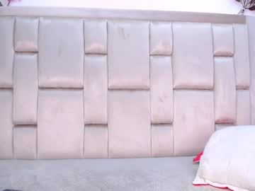 Roxannehott Chaturbate stream image from December 19, 2024