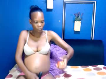Silkyebonyxxx Chaturbate stream image from December 19, 2024