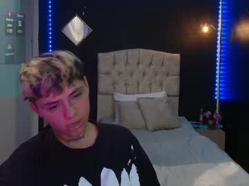 Arescollings Chaturbate stream image from December 19, 2024