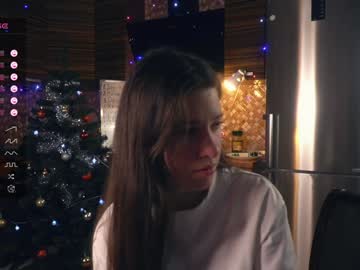 Beckycurvin Chaturbate stream image from December 19, 2024