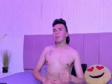 Cresyy_ Chaturbate stream image from December 19, 2024
