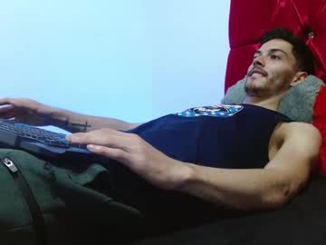 Fenixtream Chaturbate stream image from December 19, 2024
