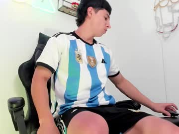 Adam_Clay21 Chaturbate stream image from December 19, 2024