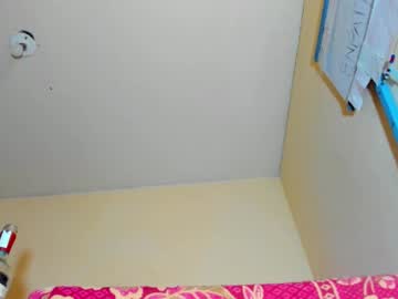 Emmawuilian Chaturbate stream image from December 19, 2024